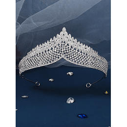 Diadema de novia con decoración de pedrería