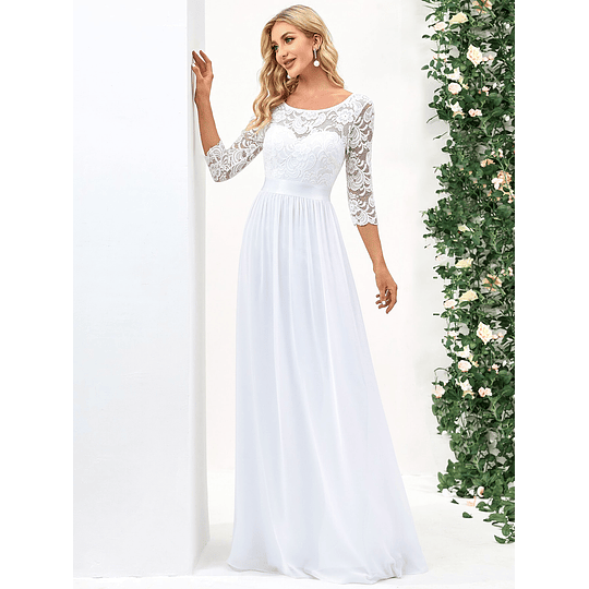 Vestido de novia con espalda de pico y cuerpo de encaje de gasa