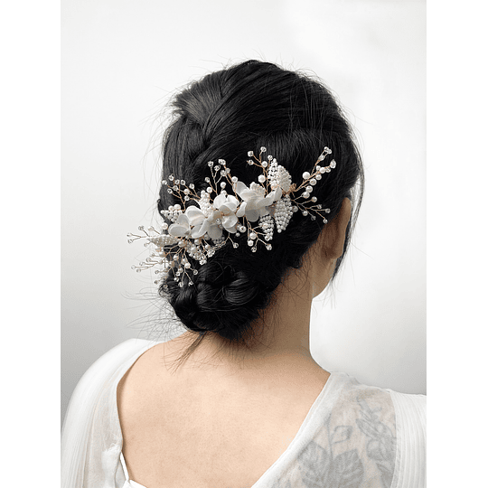 Pente de cabelo de noiva com decoração de flores de pérolas artificiais