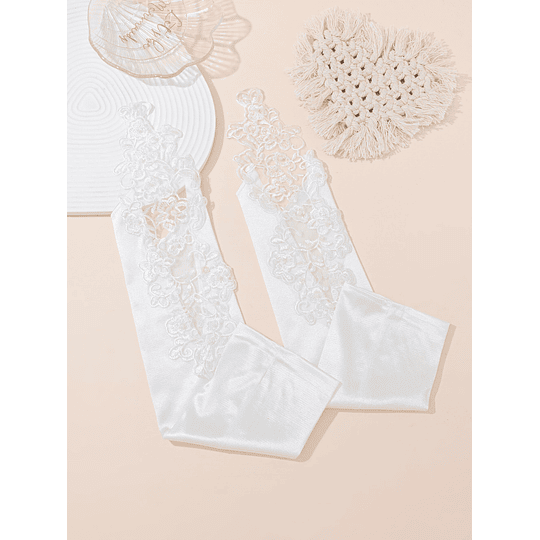 Luvas de Noiva com Bordado Floral