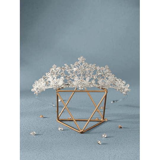 Tiara de noiva com decoração de cristais
