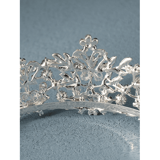 Tiara de noiva com decoração de cristais