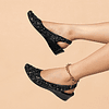 Sapatos texturizado cunha veludo