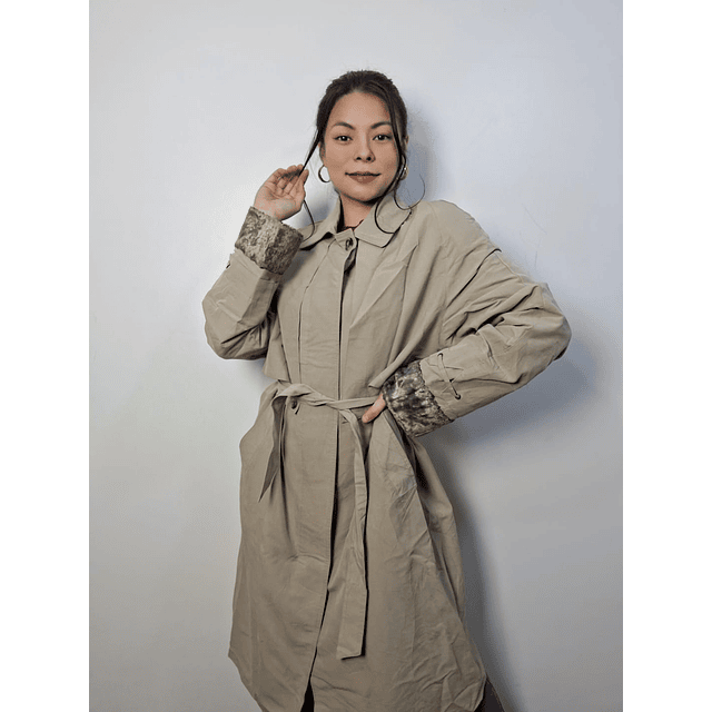 Talla L. Hermoso trench Gabardina AM709