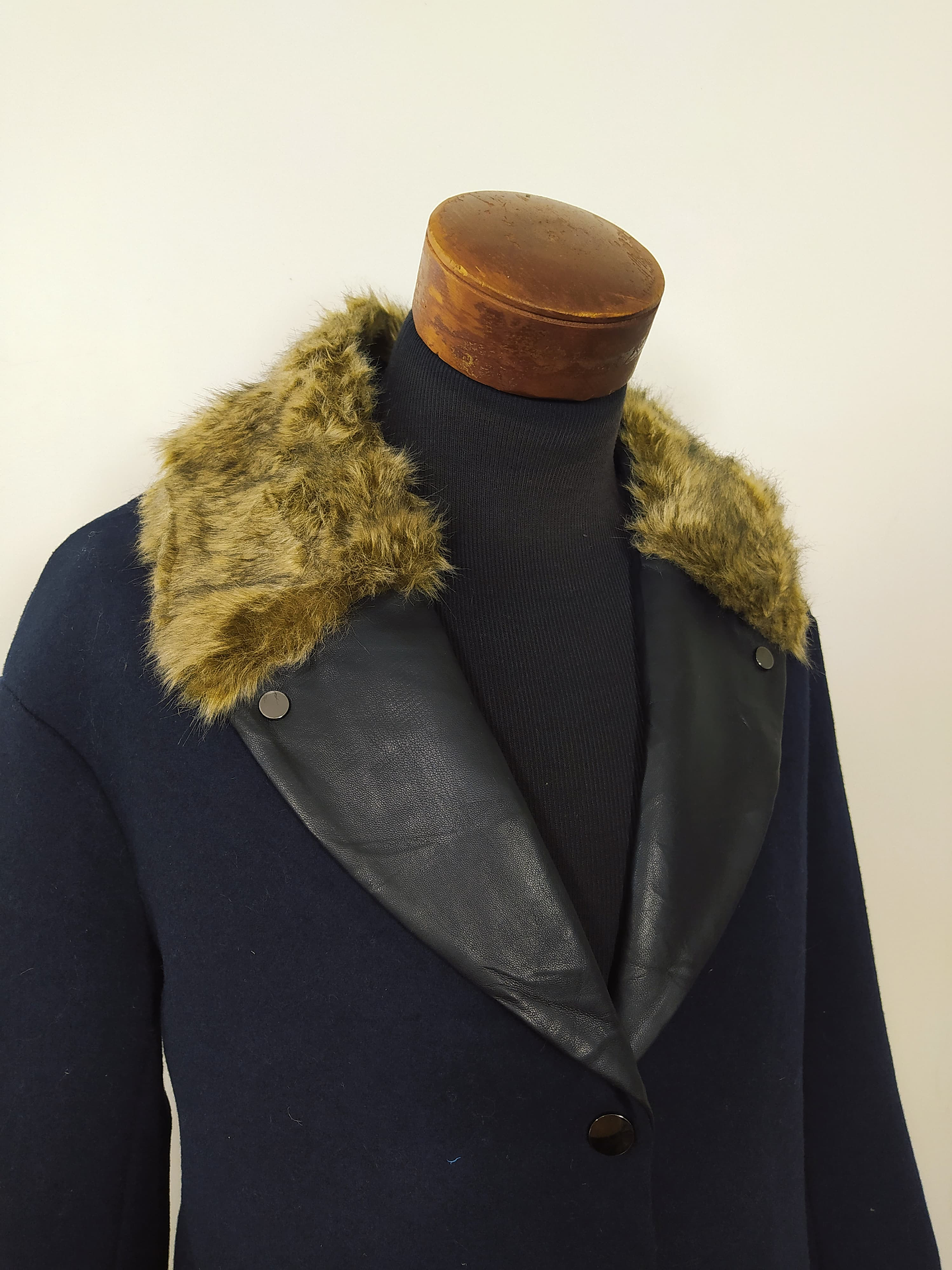 Abrigo unisex azul con piel sintética TALLA 2XL C23 4