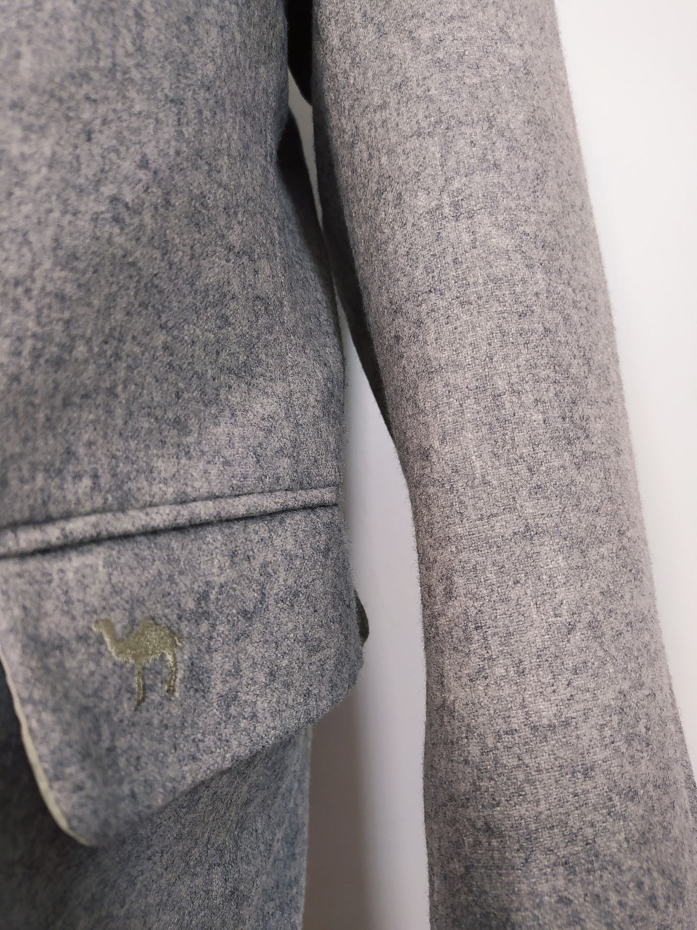 Vestón 80% Lana Gris Jaspeado · Edición Vintage Camel · Talla XL  3