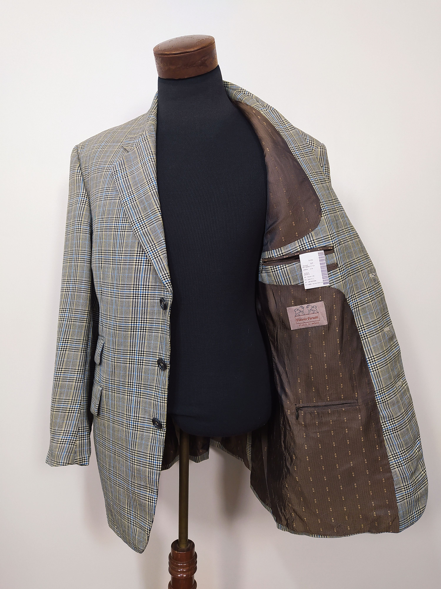 Chaqueta Vitorio Parutti Talla XXL - Código BH71 5