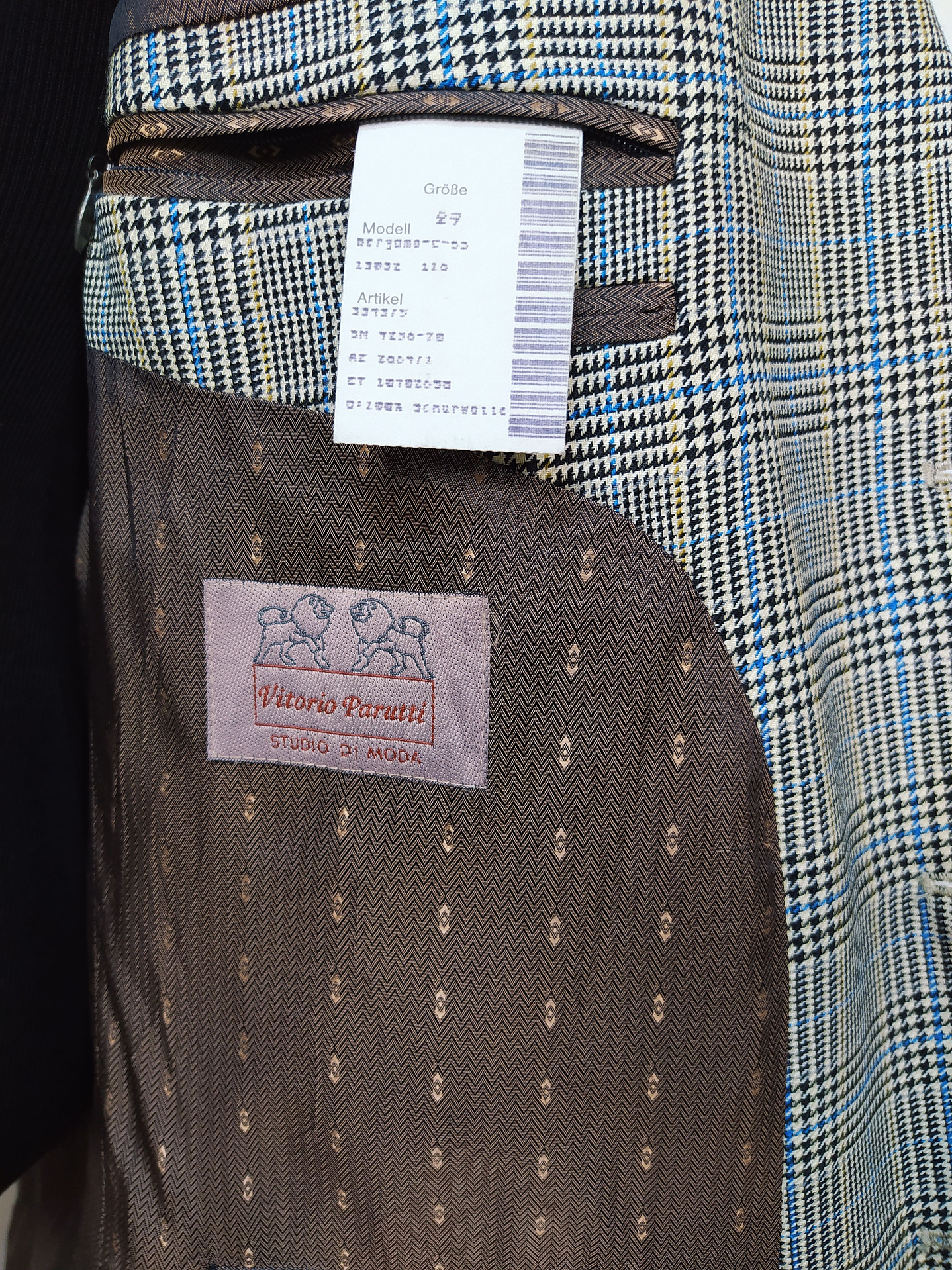 Chaqueta Vitorio Parutti Talla XXL - Código BH71 6