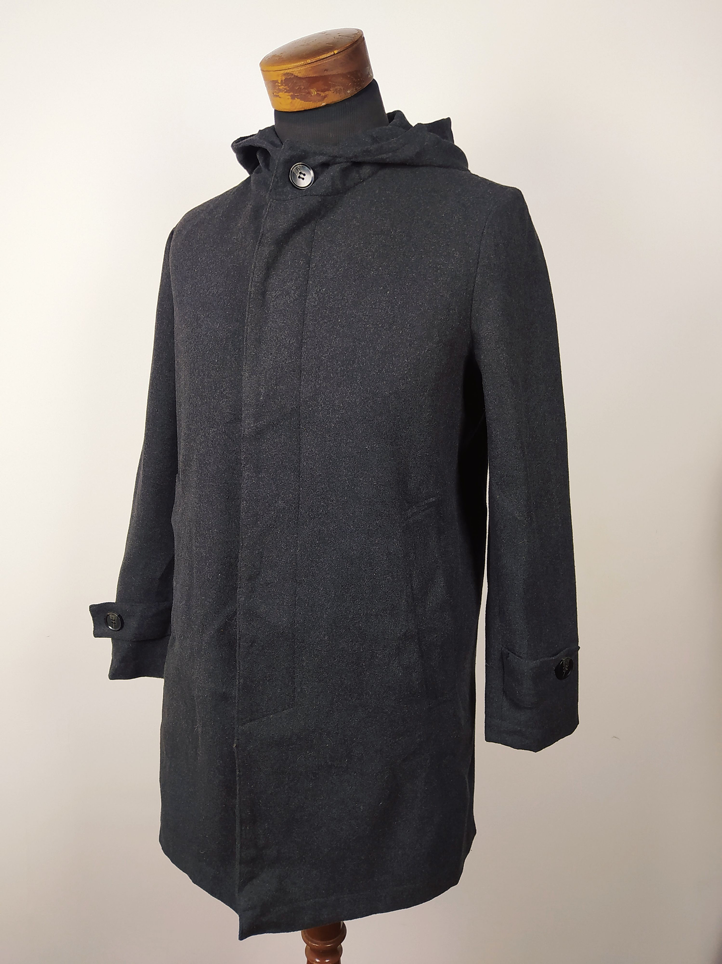 Abrigo elegante hombre Talla SM RESTORATION PLOMO - GG25 2