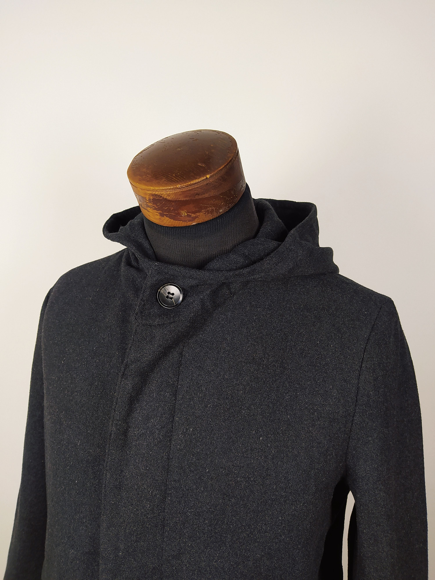 Abrigo elegante hombre Talla SM RESTORATION PLOMO - GG25 3