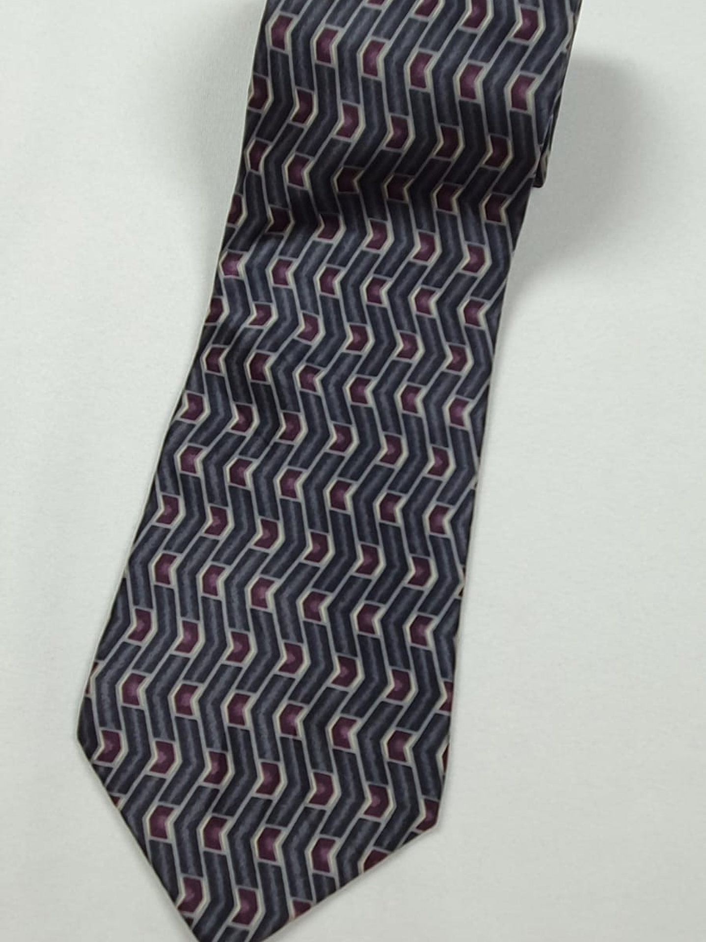 Corbata Stafford Executive – Diseño geométrico púrpura y gris 1