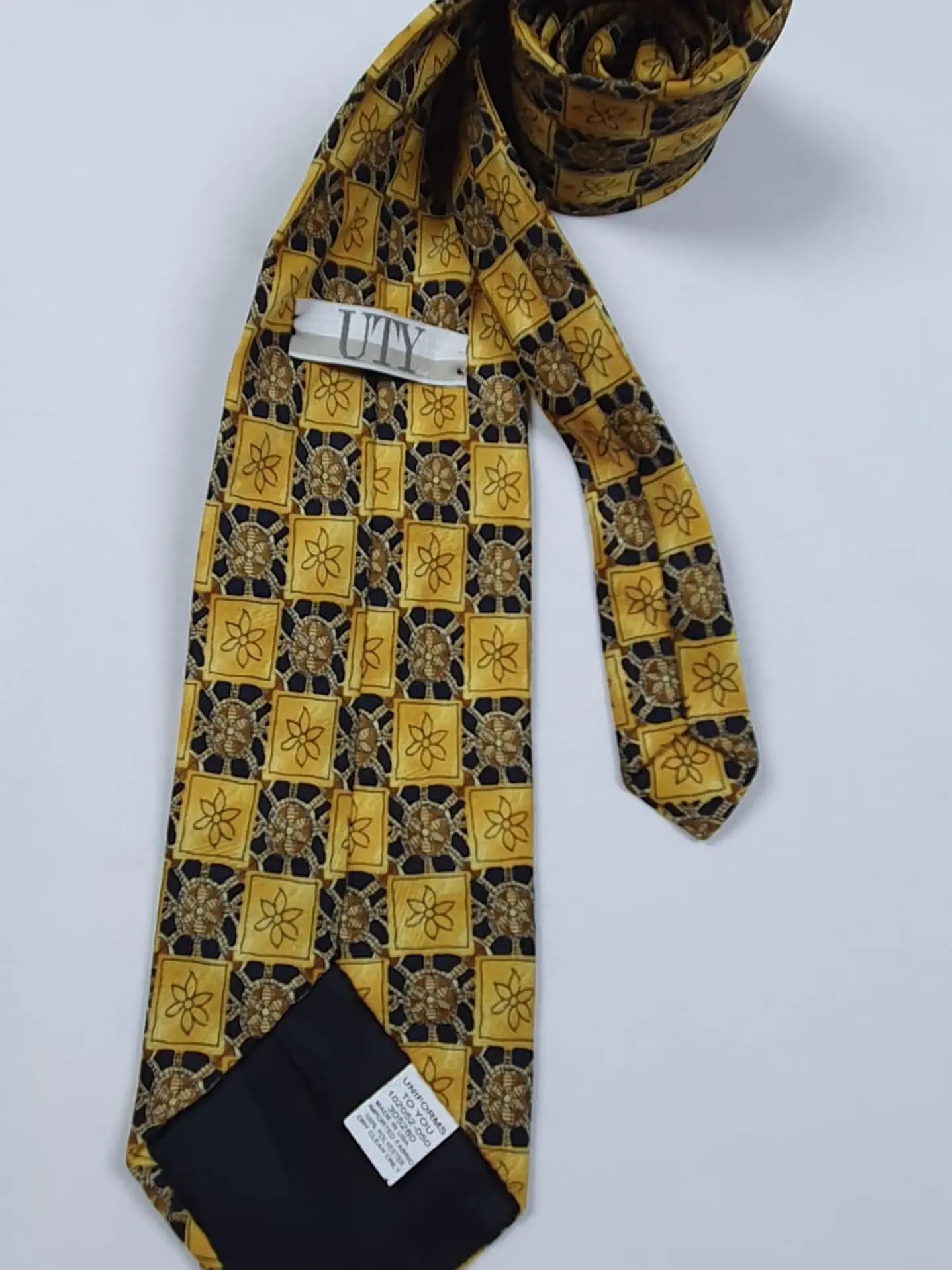 Corbata UTY – Amarillo intenso con diseño floral vintage 2