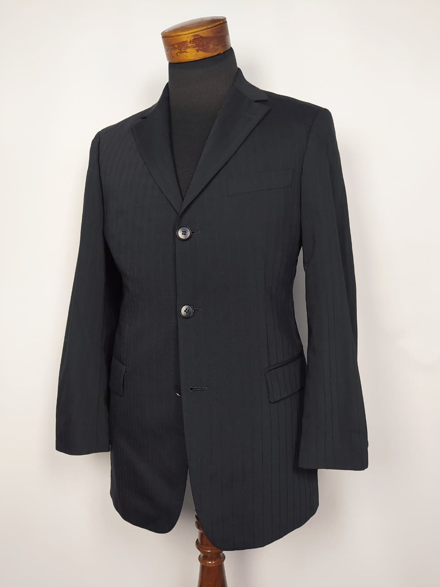 Blazer Hugo Boss negro raya diplomática TALLA SM 1