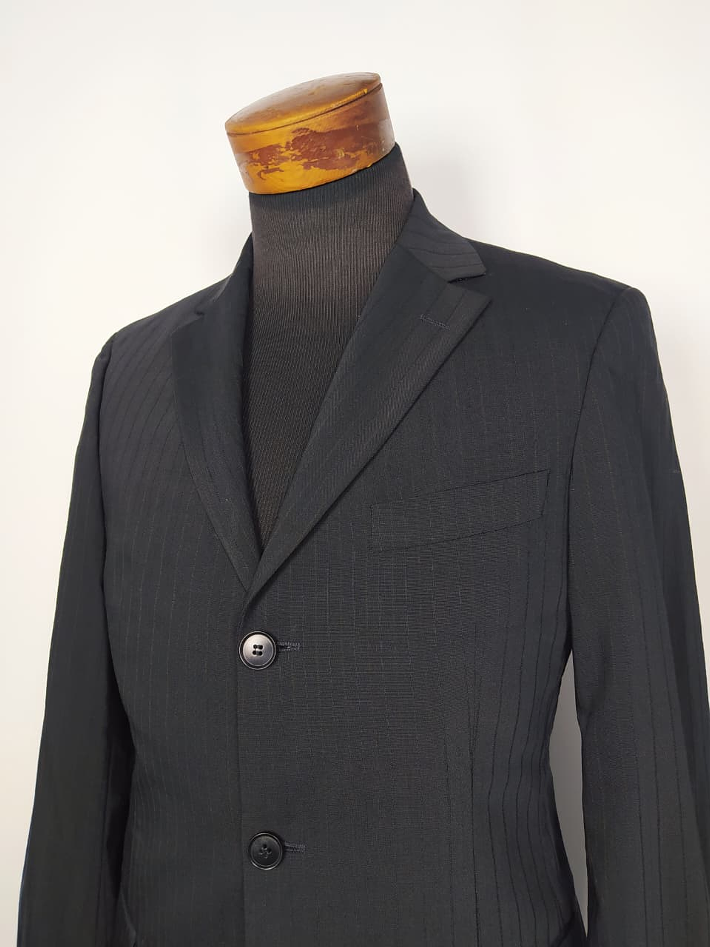 Blazer Hugo Boss negro raya diplomática TALLA SM 2
