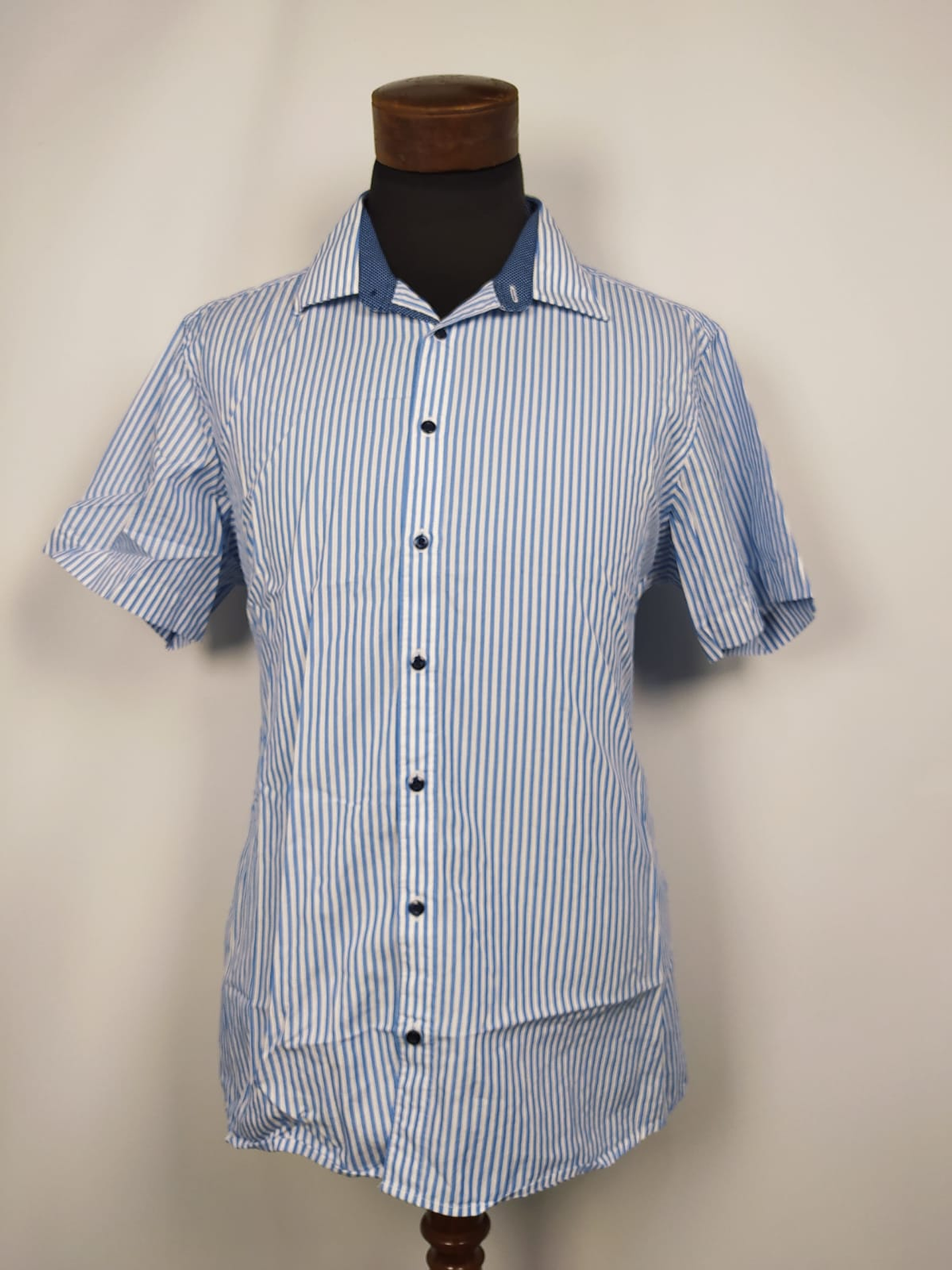 Camisa a rayas celeste TALLA L 1