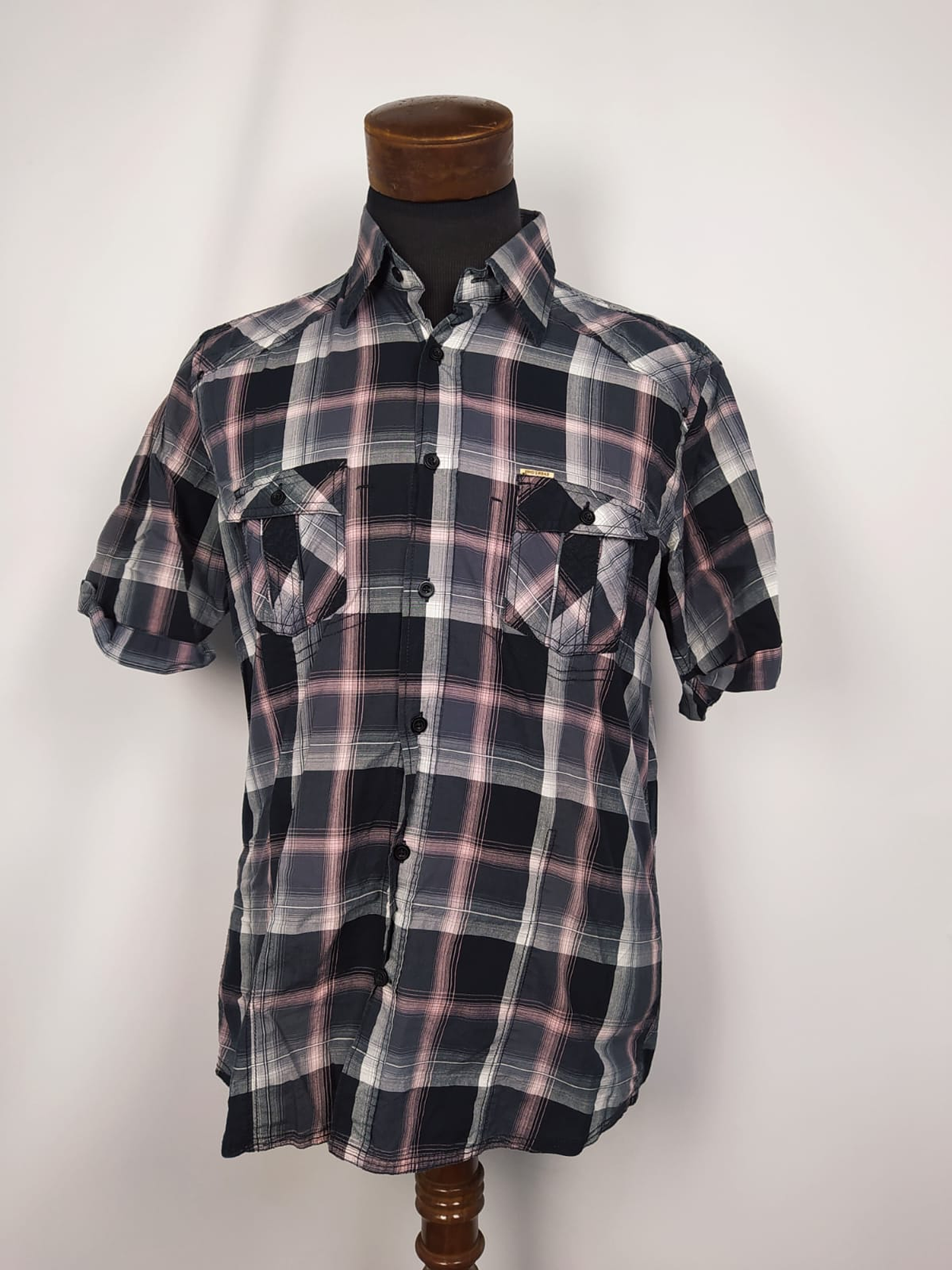 Camisa a cuadros negro y rosado TALLA L 1
