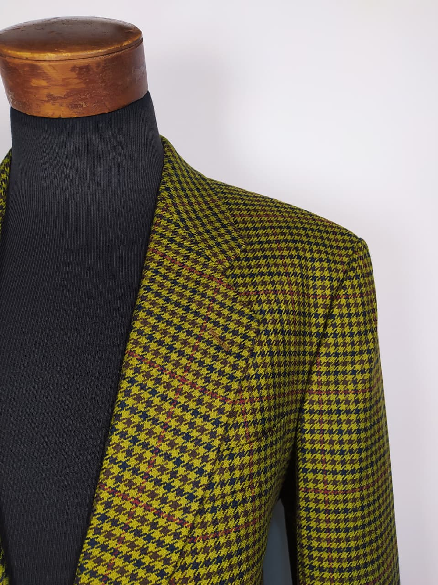 BLAZER LANA VIRGEN SCHULER – HOUNDSTOOTH MOSTAZA/OLIVA – TALLA L/XL – SASTRERÍA ALEMANA PREMIUM 3