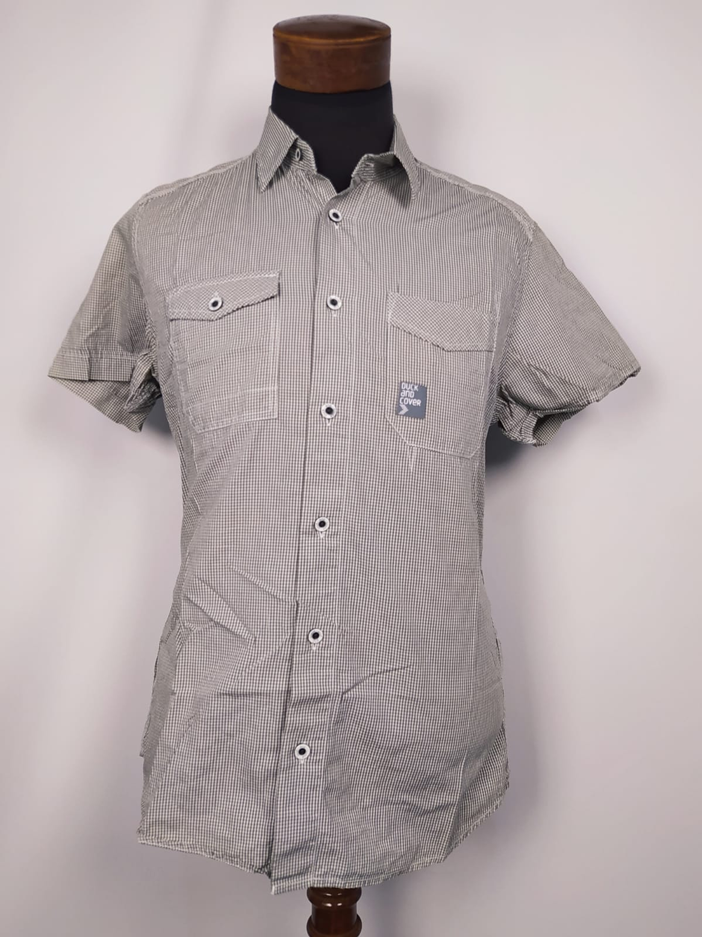 Camisa Duck and Cover a cuadros pequeños TALLA M 1