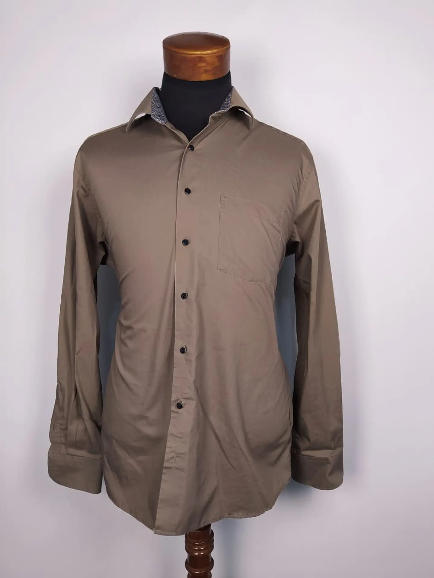 Camisa café Modern Fit TALLA L. 1
