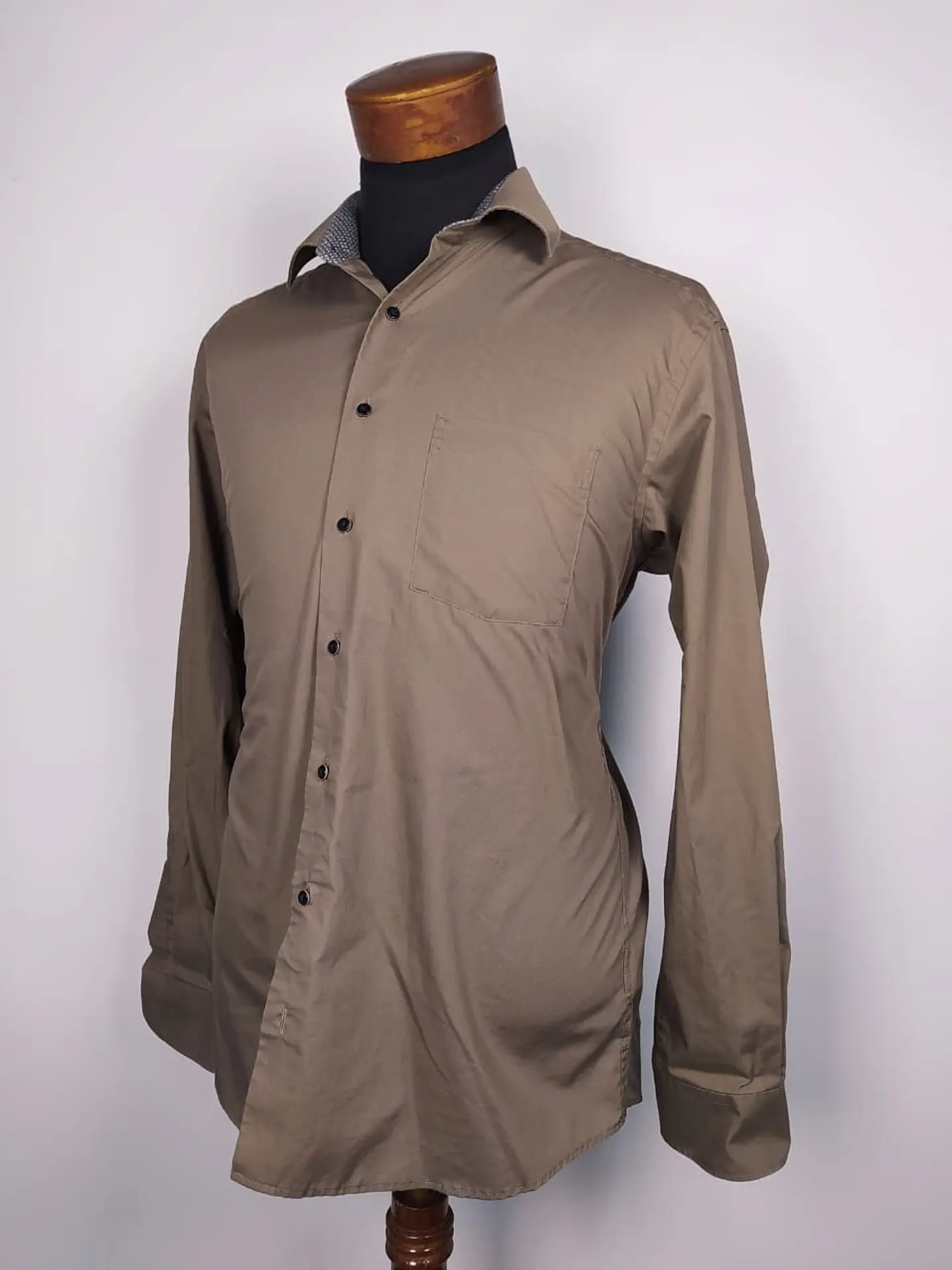Camisa café Modern Fit TALLA L. 2