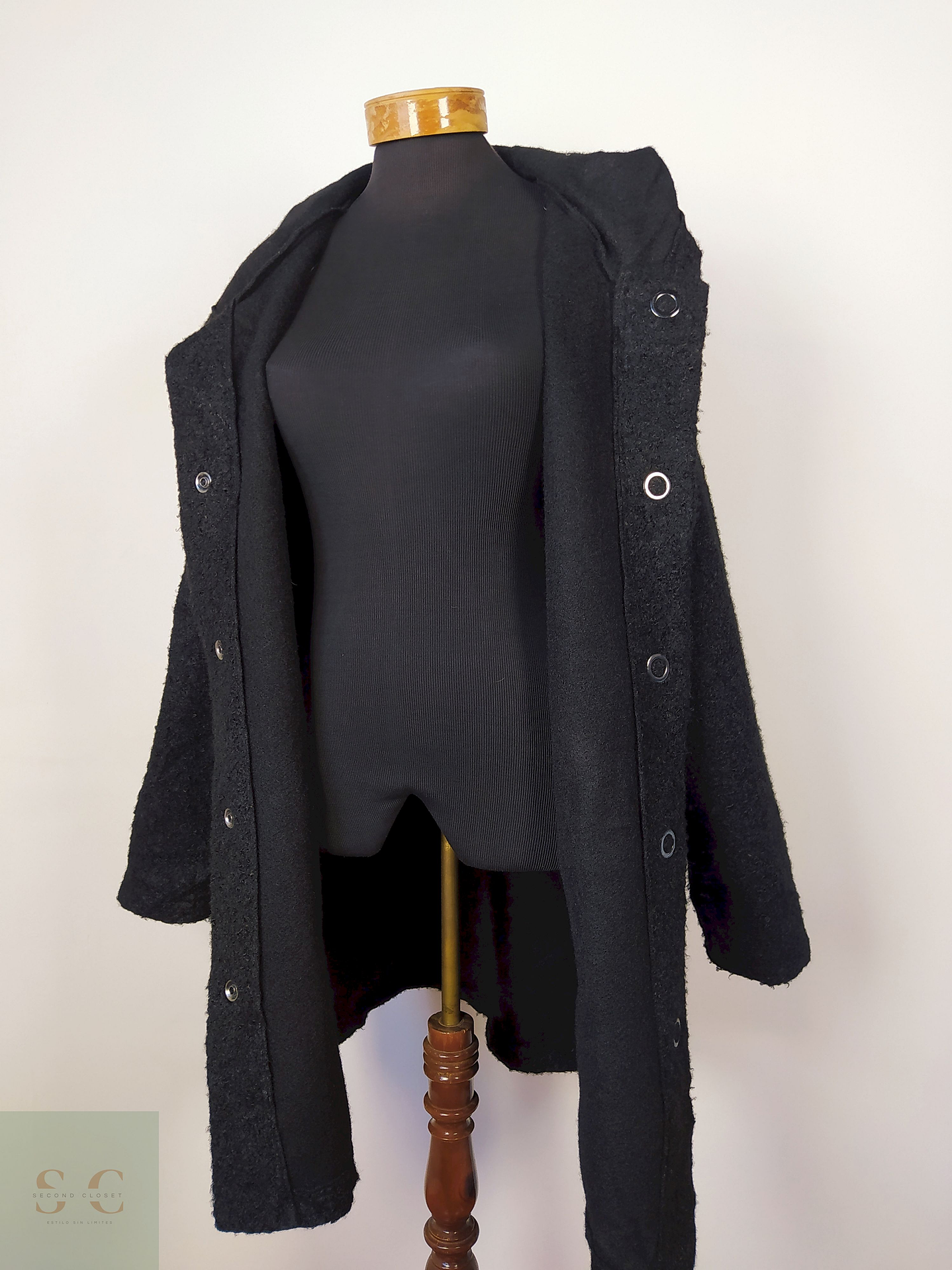 Abrigo ligero negro con gorro Talla XL 2