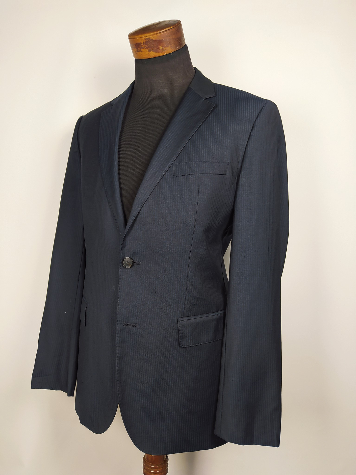 Blazer Hugo Boss – Rayas negro y azul – Talla M 1
