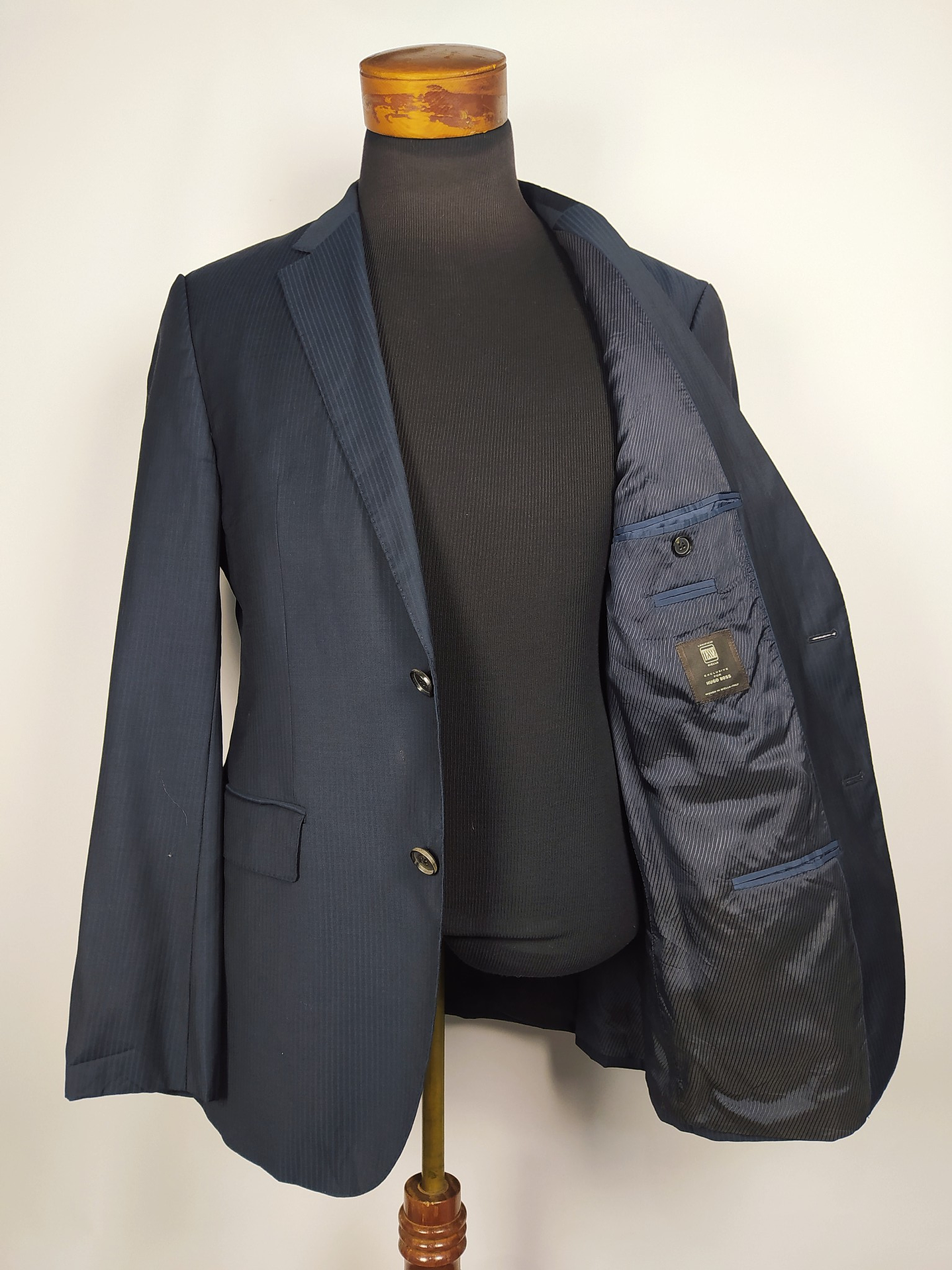 Blazer Hugo Boss – Rayas negro y azul – Talla M 3