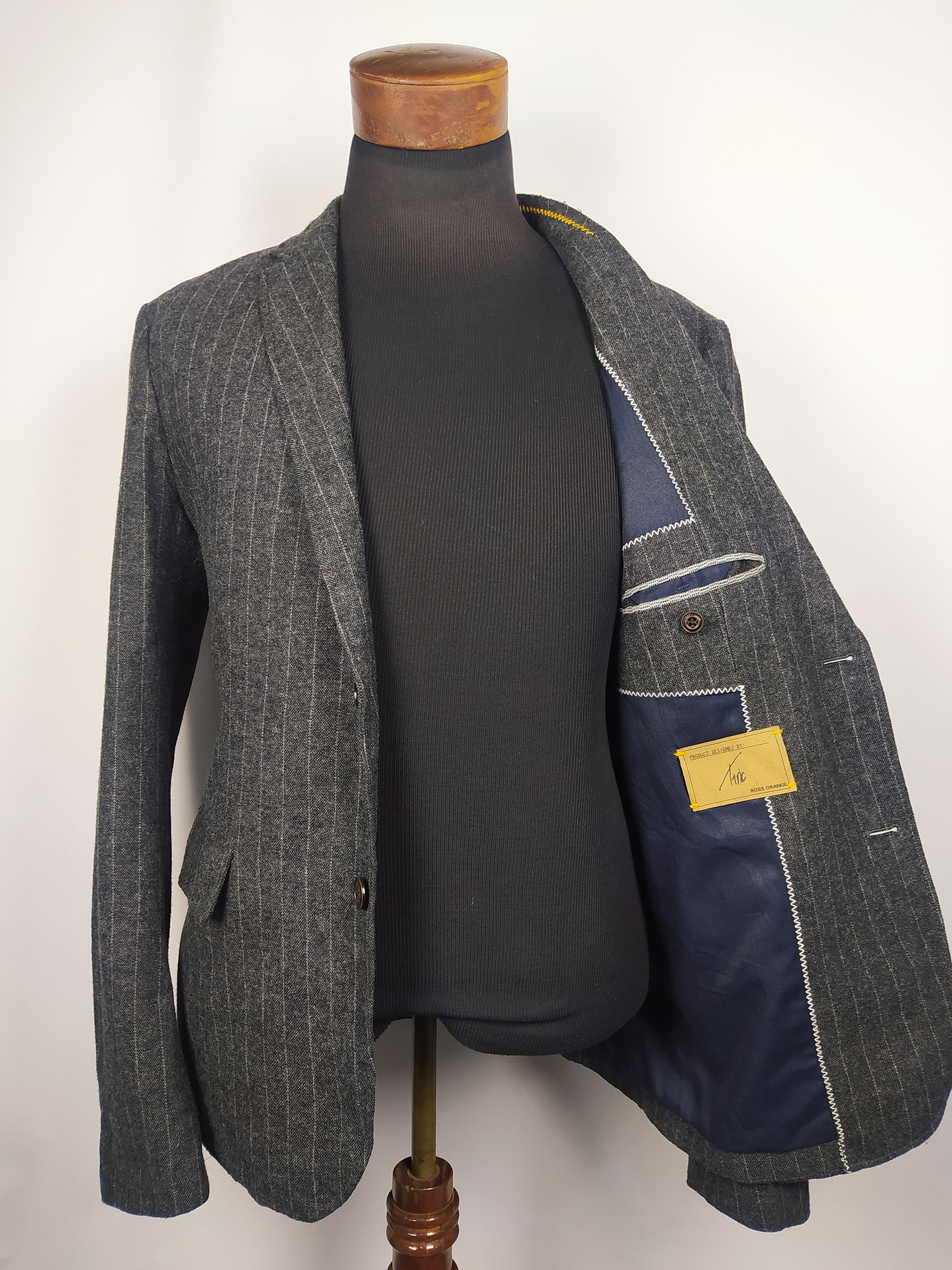 Blazer Hugo Boss – Plomo raya elegante – Talla M 2