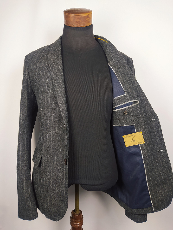 Blazer Hugo Boss – Plomo raya elegante – Talla M 2