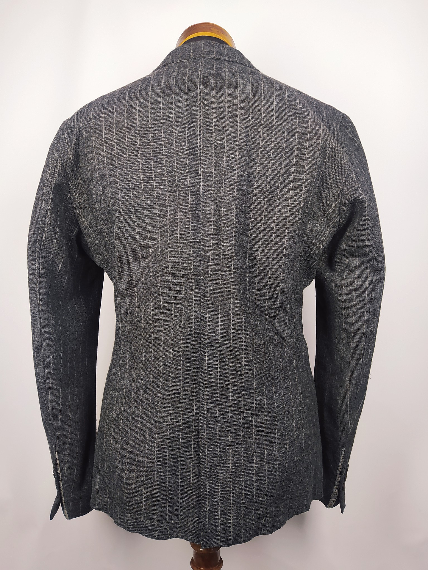 Blazer Hugo Boss – Plomo raya elegante – Talla M 4