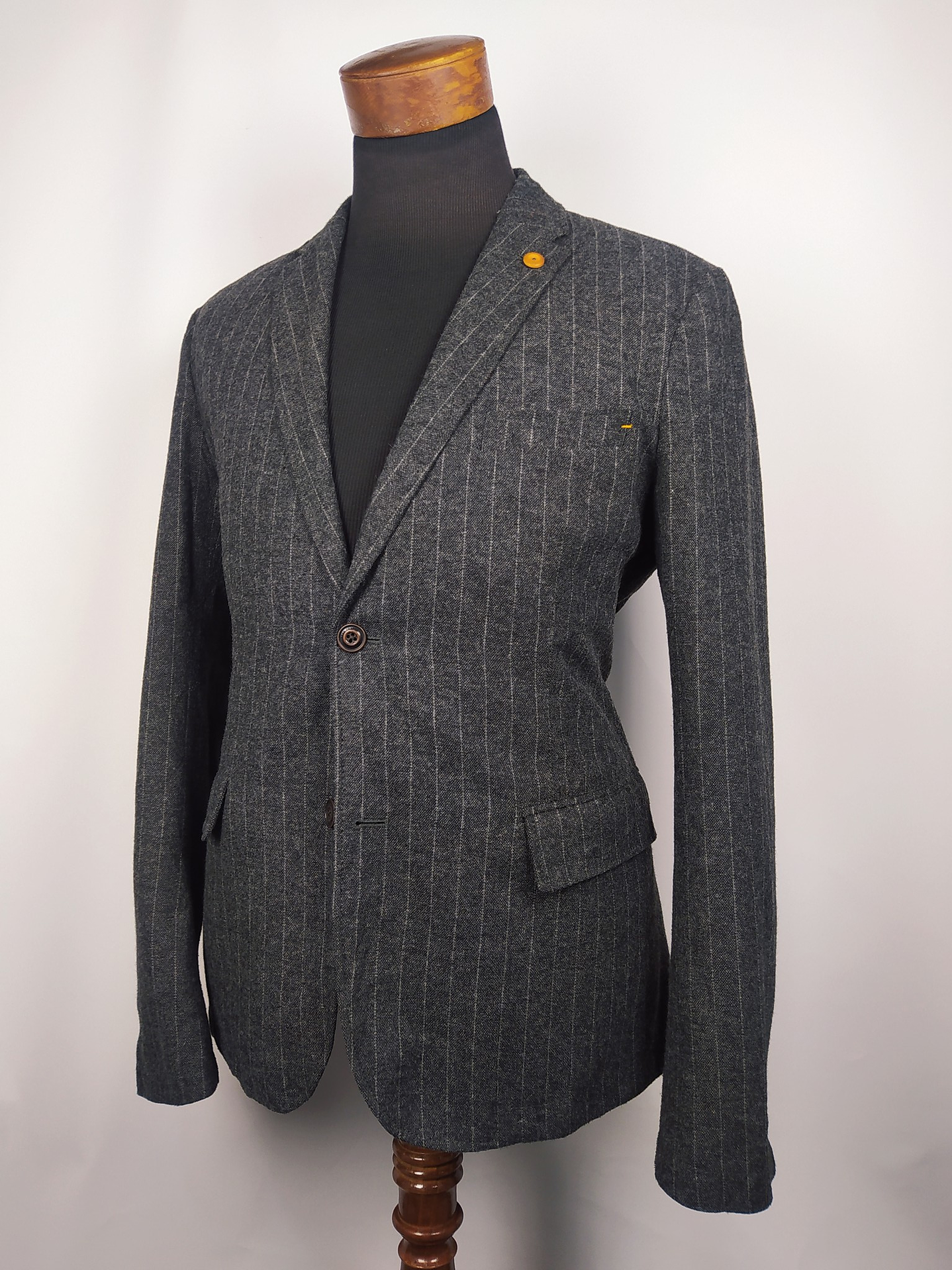 Blazer Hugo Boss – Plomo raya elegante – Talla M 5