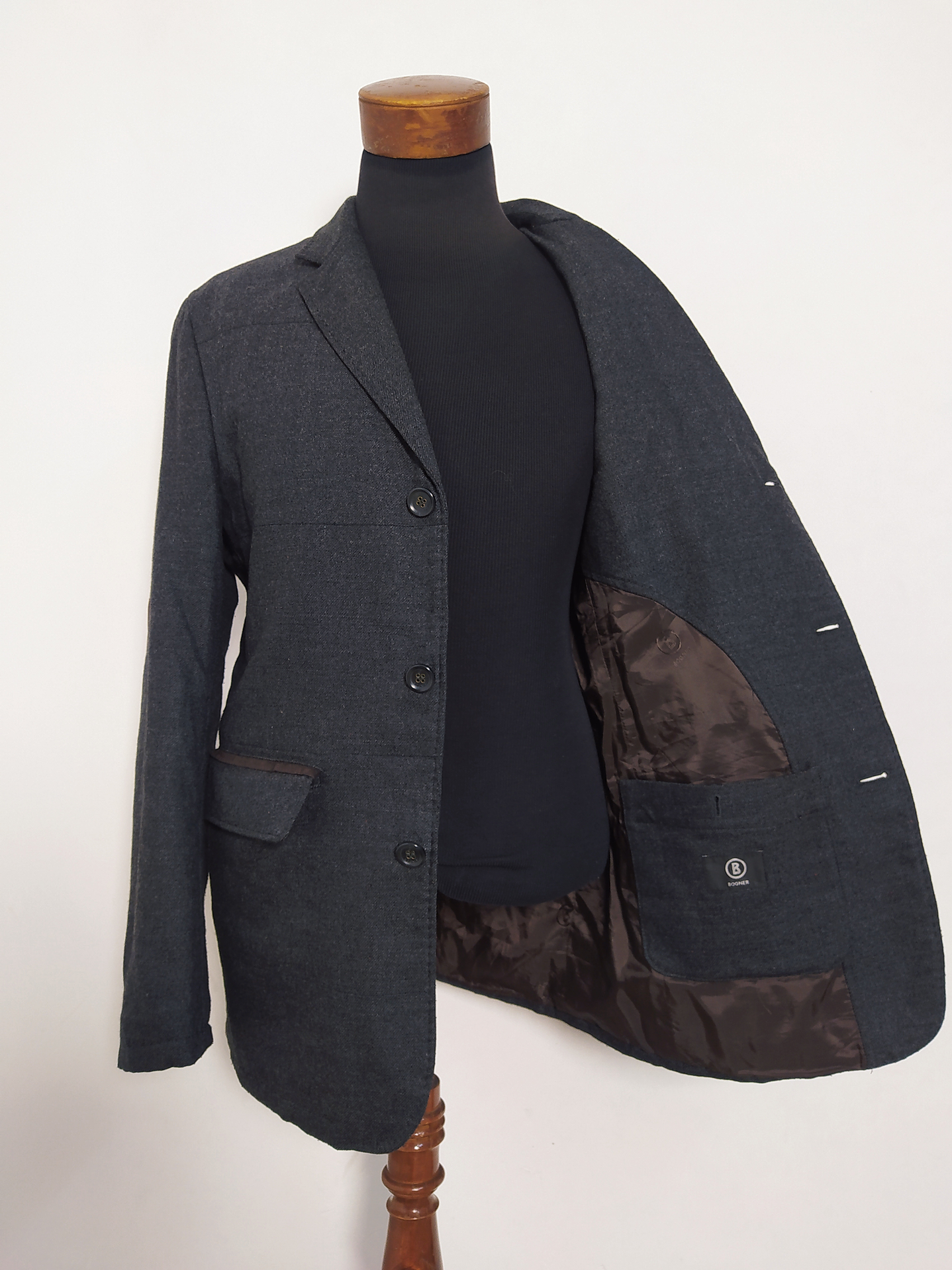 Blazer Bogner 100% Lana Virgen con Detalles en Cuero – Talla 48/50 (118 cm Pecho) 3