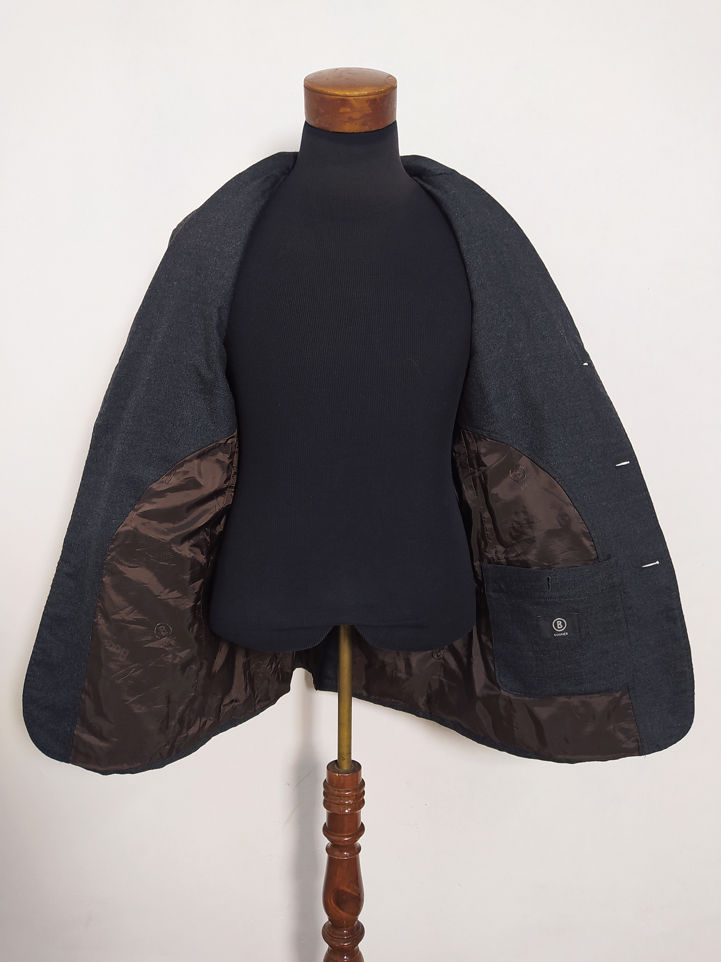 Blazer Bogner 100% Lana Virgen con Detalles en Cuero – Talla 48/50 (118 cm Pecho) 5