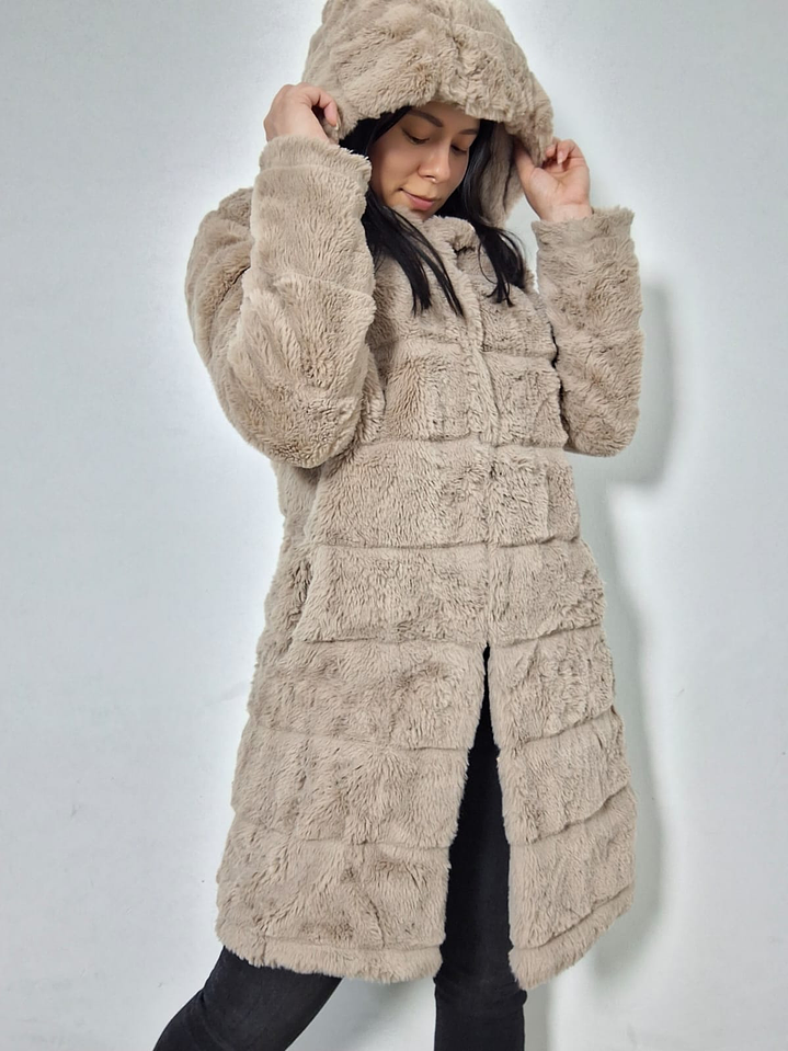 Abrigo eco piel beige con capucha TALLA S/M 1