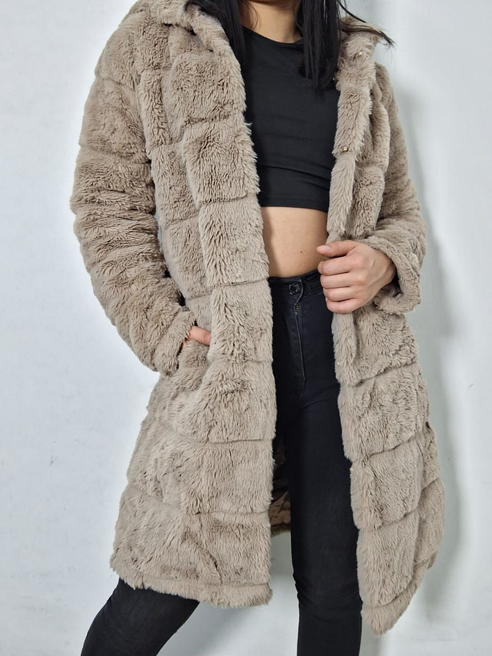 Abrigo eco piel beige con capucha TALLA S/M 4