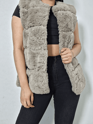 Chaleco eco piel gris claro con broches TALLA S