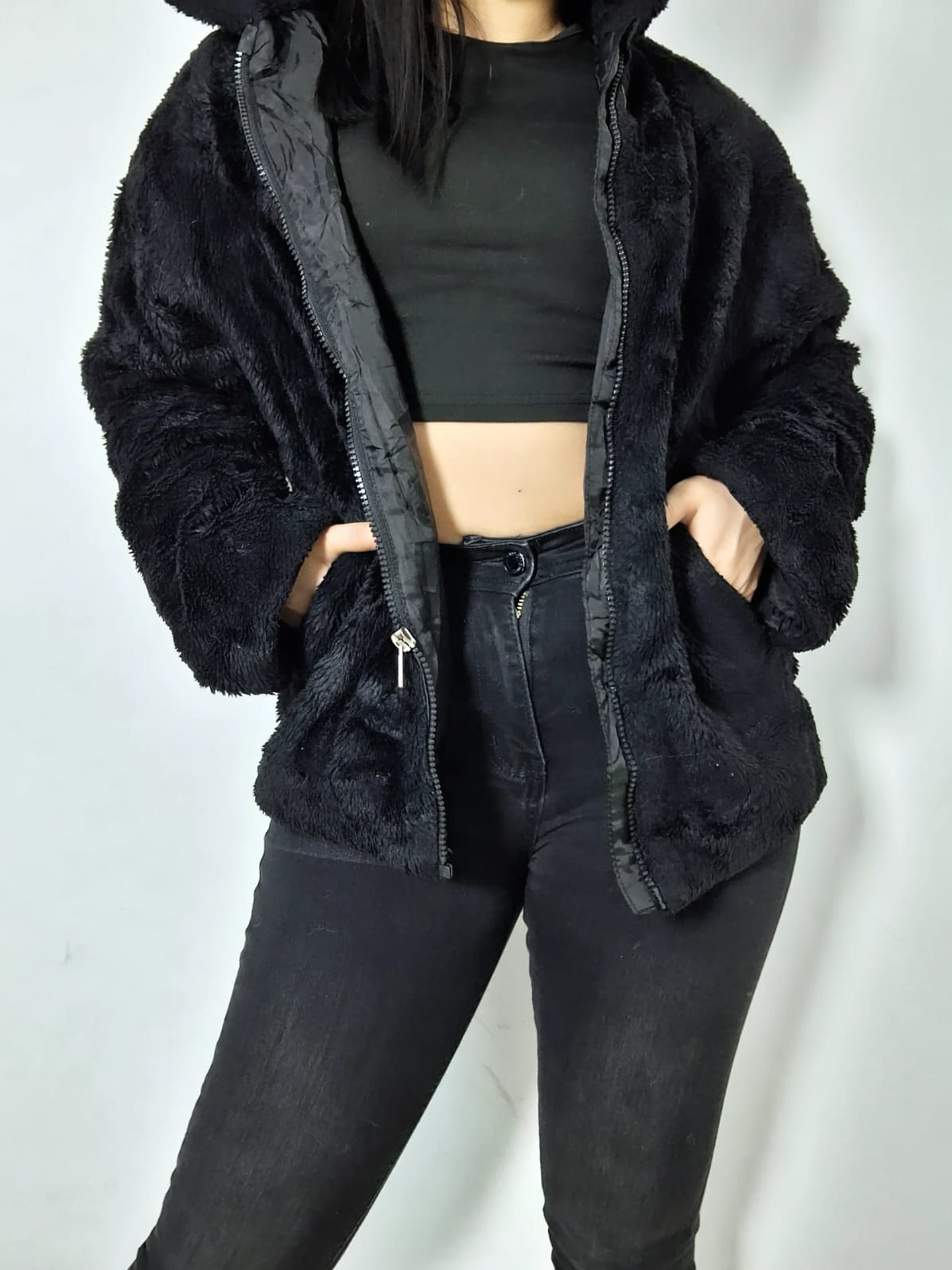 Abrigo eco piel negro con capucha TALLA M 3