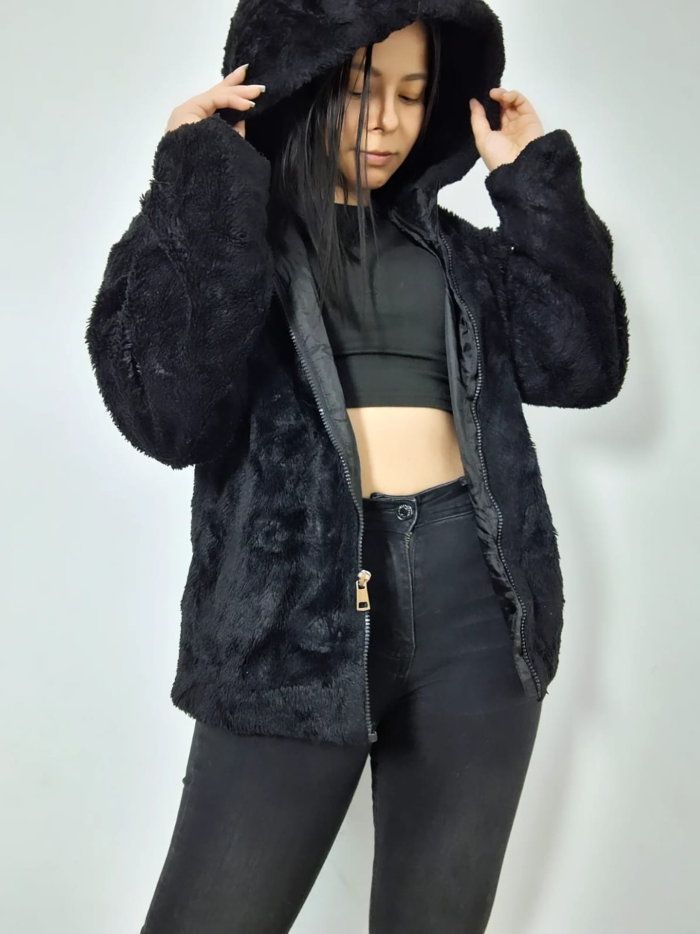 Abrigo eco piel negro con capucha TALLA M 4