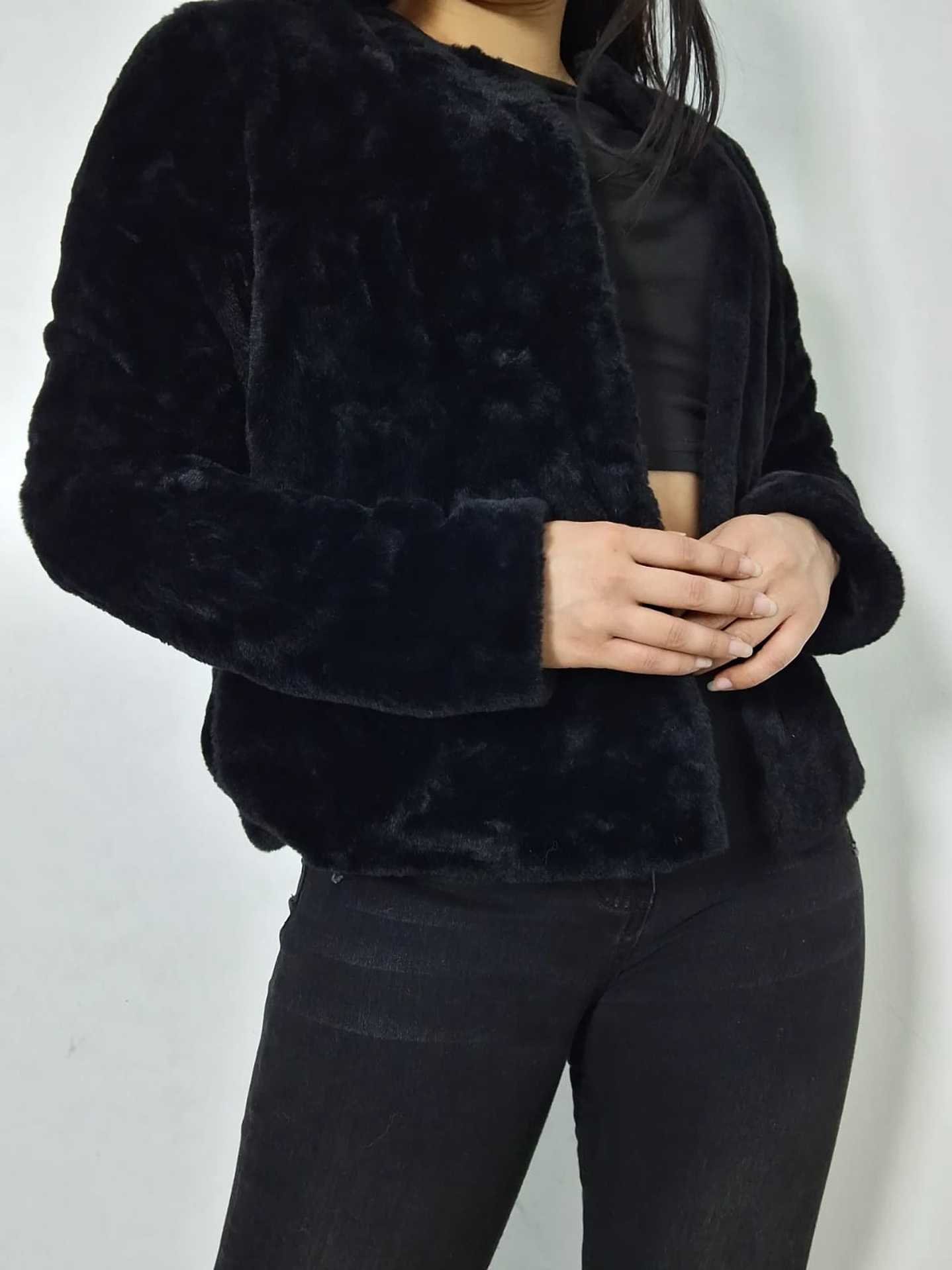 Abrigo eco piel H&M negro TALLA SM 2