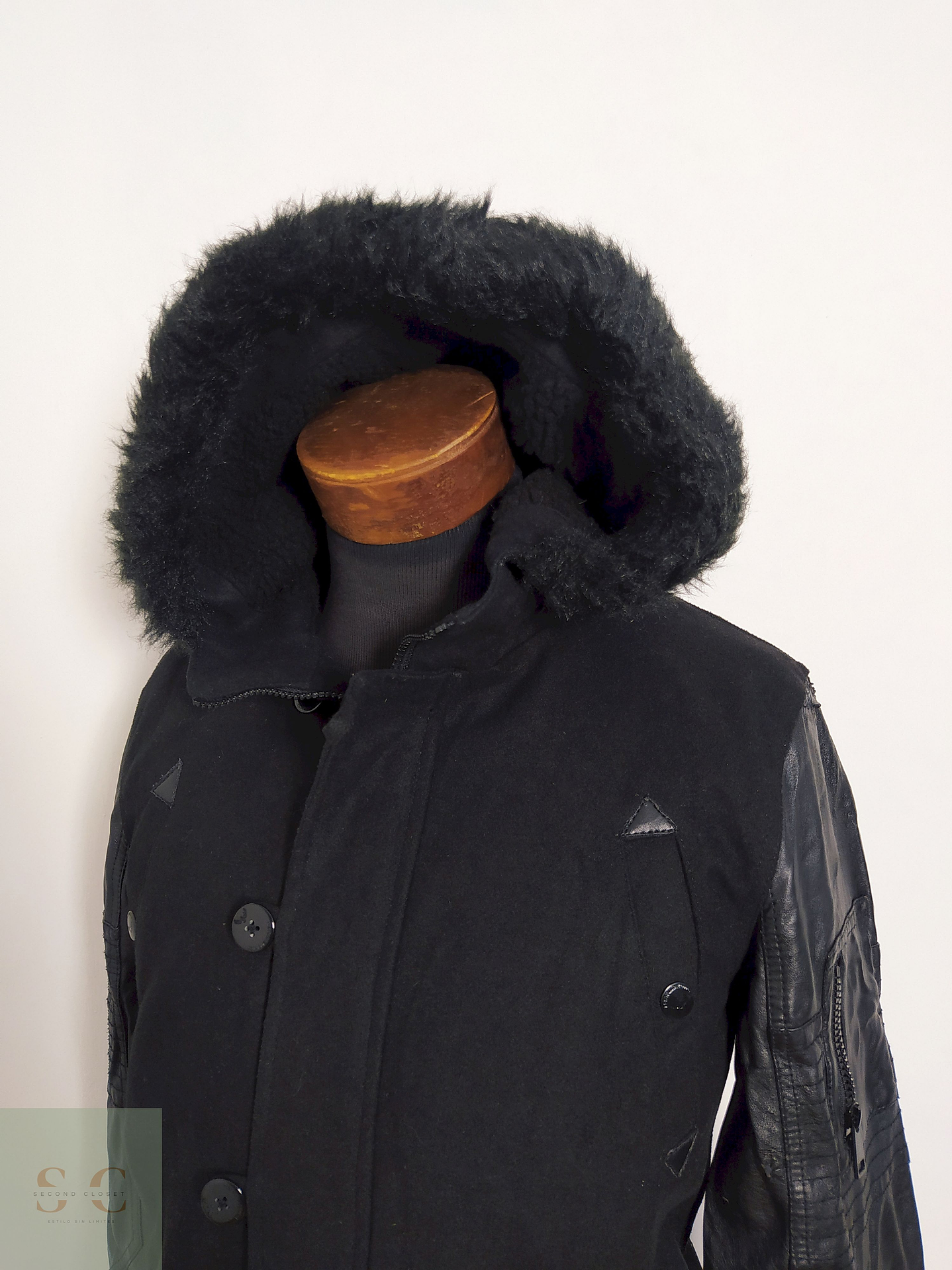 Chaqueta Brave Soul Negra con Capucha y Mangas en Simil Cuero – Talla M 4