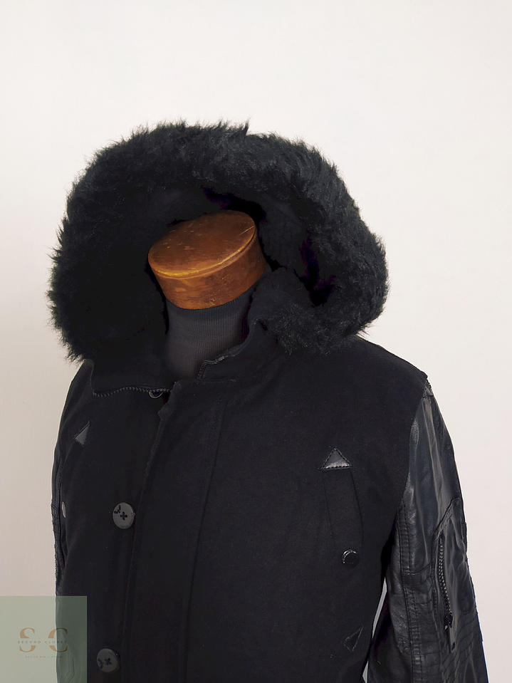 Chaqueta Brave Soul Negra con Capucha y Mangas en Simil Cuero – Talla M 5