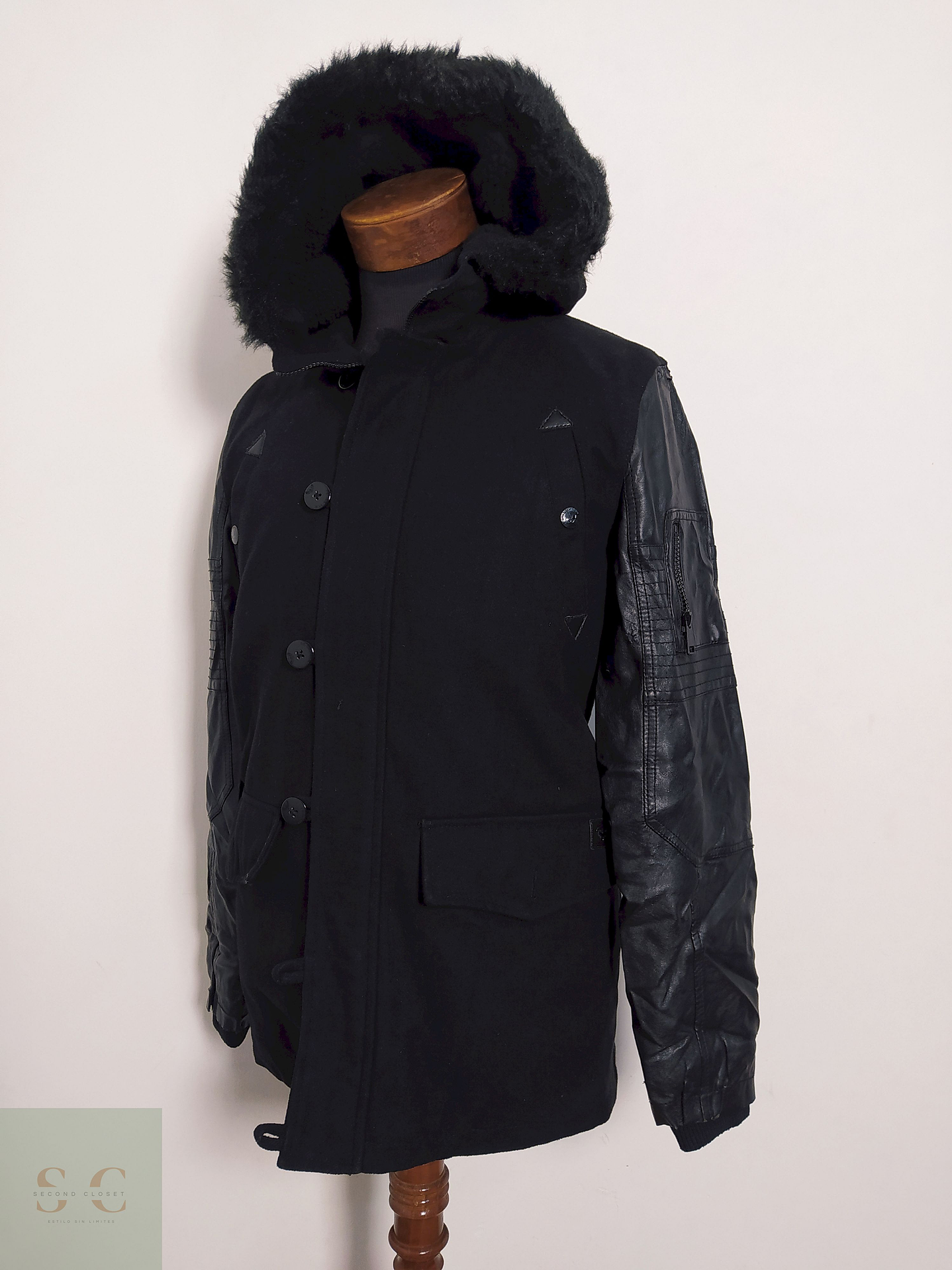 Chaqueta Brave Soul Negra con Capucha y Mangas en Simil Cuero – Talla M 7