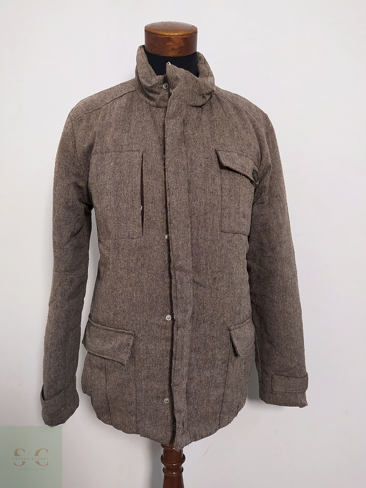 Chaqueta Insight Café Textura Gruesa con Bolsillos Utilitarios – Talla L 1