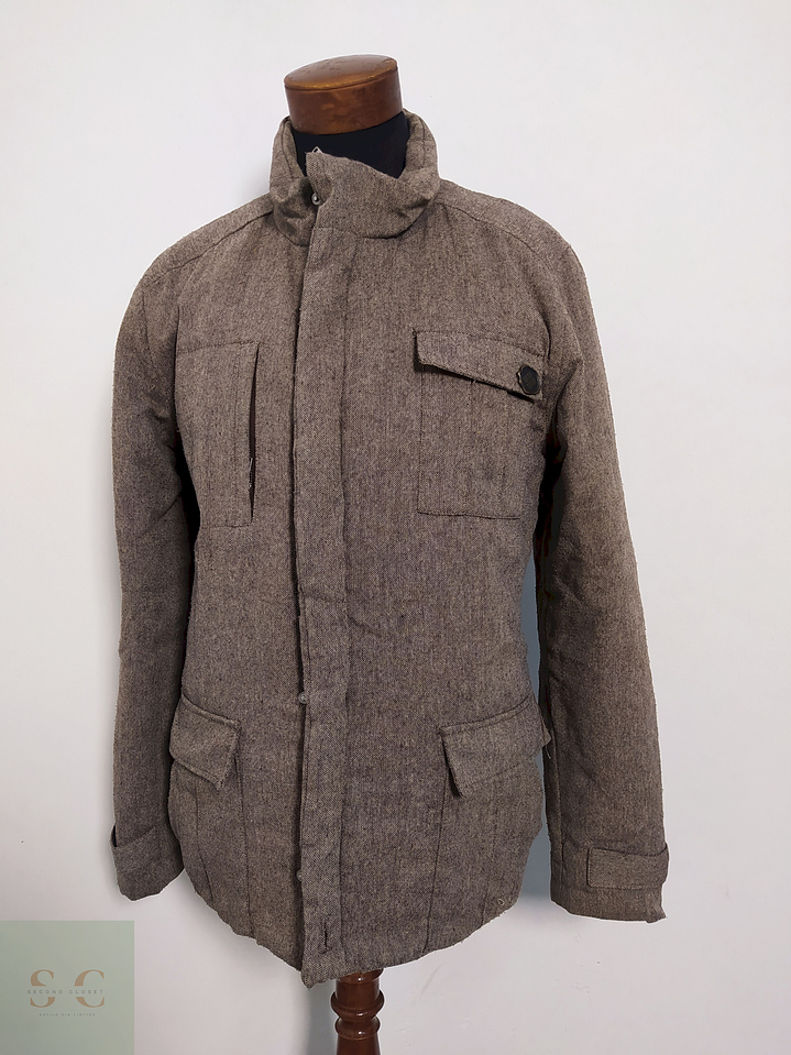 Chaqueta Insight Café Textura Gruesa con Bolsillos Utilitarios – Talla L 3