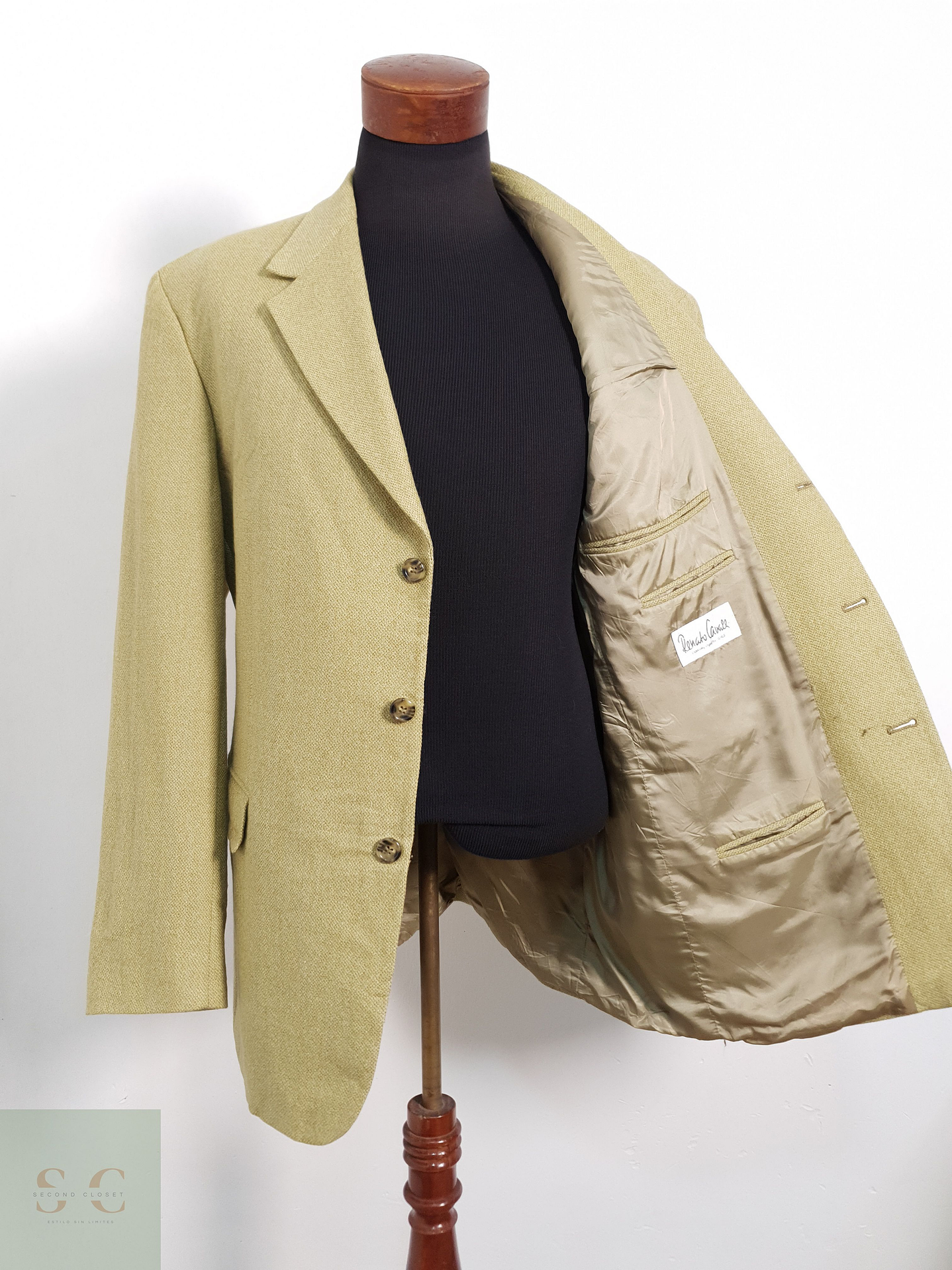 Renata Cavali Vestón clásico Dorado Talla XL 1