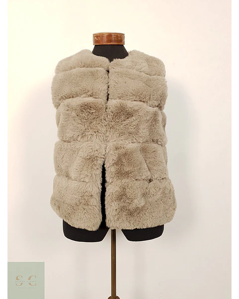 Chaleco eco piel gris claro con broches TALLA S