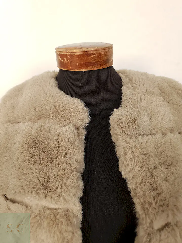 Chaleco eco piel gris claro con broches TALLA S 6
