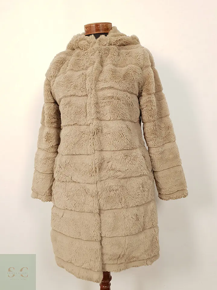 Abrigo eco piel beige con capucha TALLA S/M 1