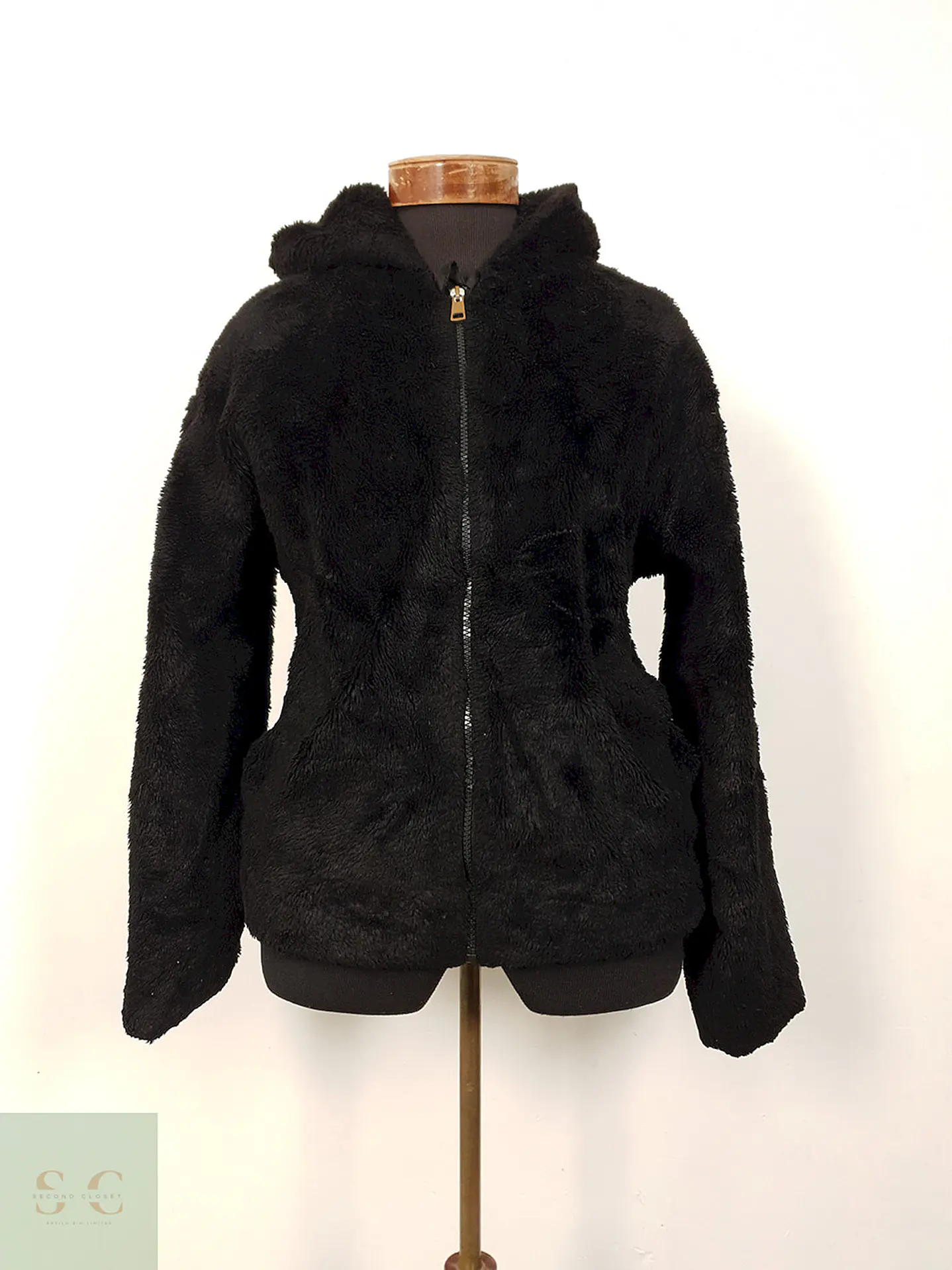 Abrigo eco piel negro con capucha TALLA M 1