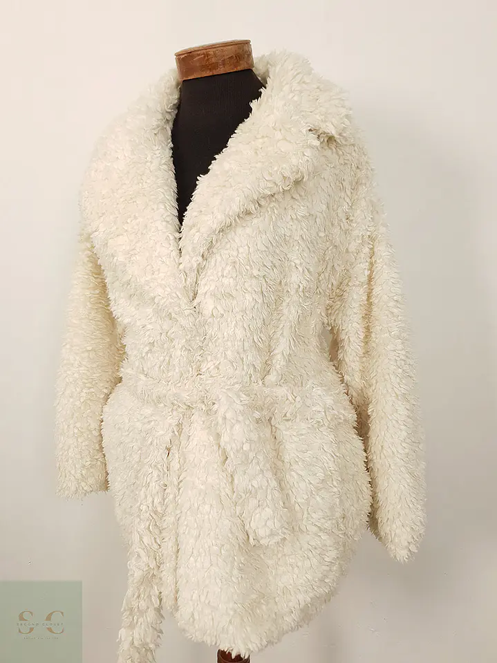 Abrigo eco piel H&M crudo TALLA LXL 2
